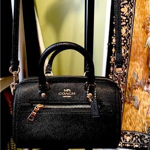 👉🏼👉🏼MAKE AN OFFER!!!! Small Coach Mini Rowan Purse👛👝👜